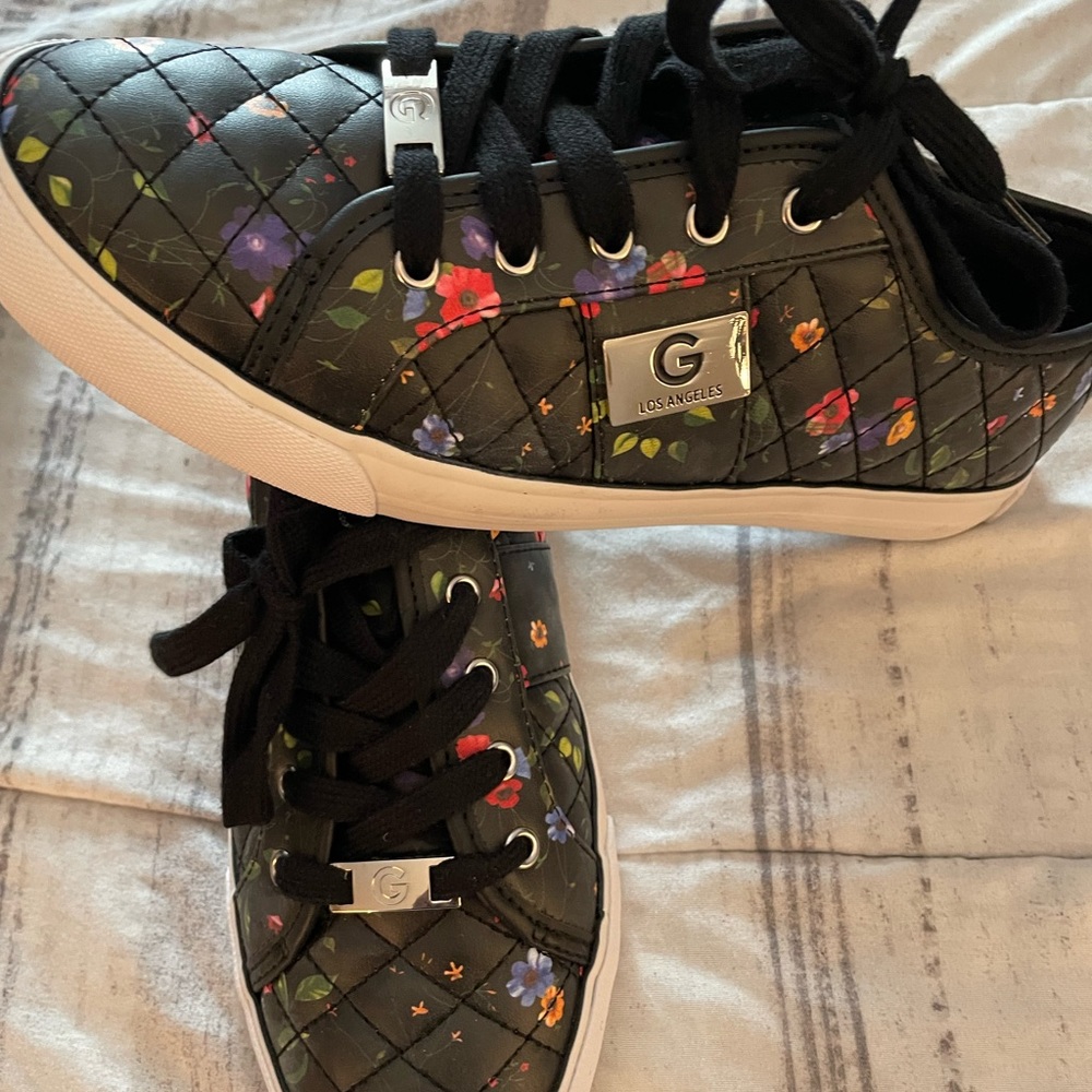 Cute and Sassy Guess Sneakers womens size 9